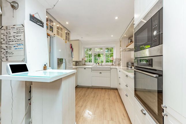 38, Barker Close, Chichester photo 4