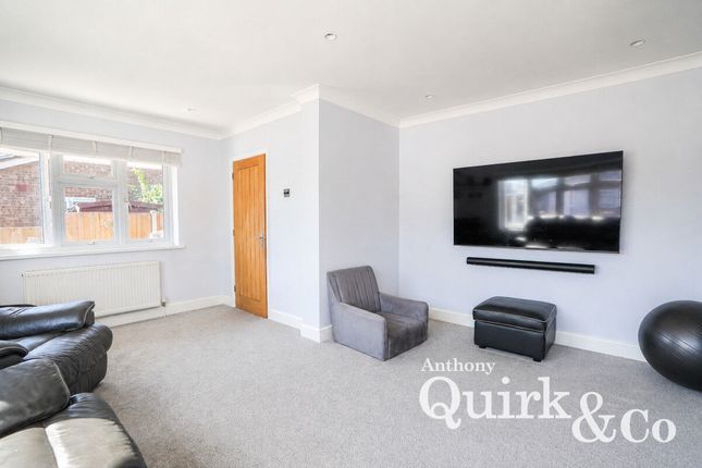 33, Hallet Road, Canvey Island photo 4