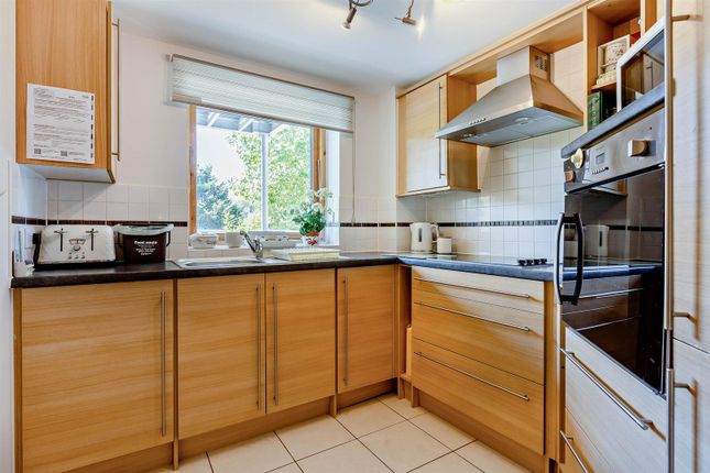 12 Ellisfields Court, Mount Street, Taunton photo 4