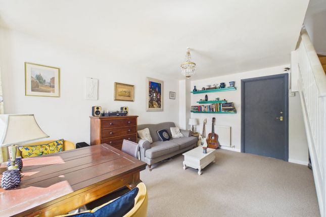 24, Hombrook Drive, Bracknell photo 4