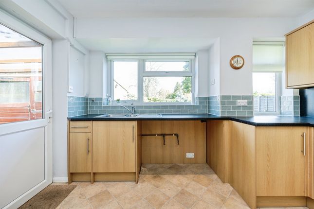 28, Thornton Crescent, Aylesbury photo 4