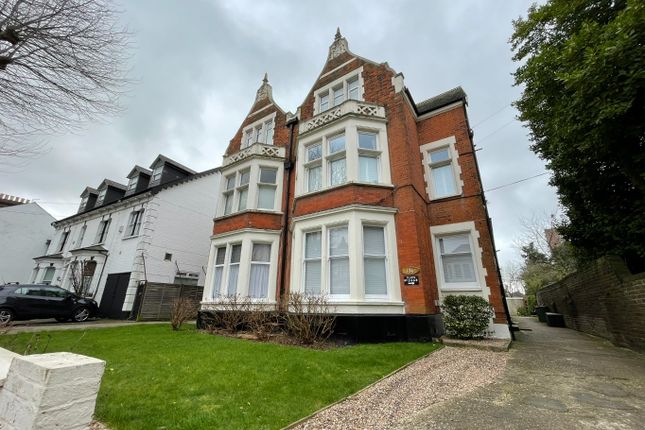 Flat to rent in St. Vincents Road, Westcliff-On-Sea SS0