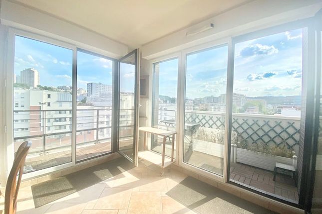 Apartment for sale in Street Name Upon Request, Issy-Les-Moulineaux, Fr
