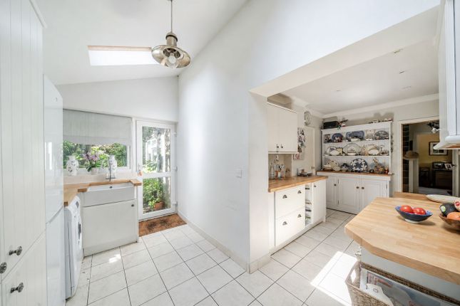 2, Buldowne Walk, Lymington photo 4