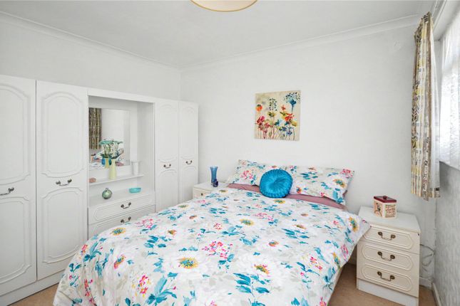 23, Broom Gardens, West Yorkshire photo 5