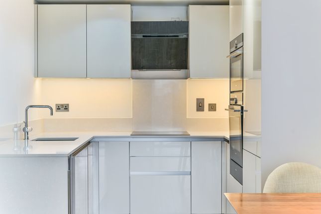 Flat for sale in Wiverton Tower, Aldgate Place