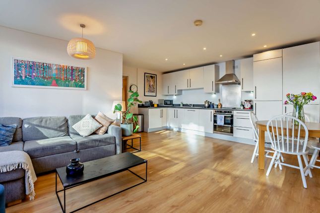 Flat for sale in Queensland Road, London