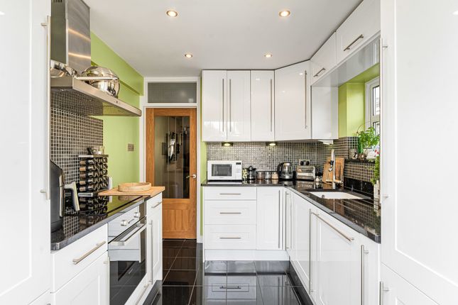 71, Bond Street, Egham photo 4