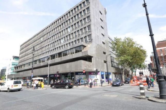 2 bed flat to rent in Grafton Way, London