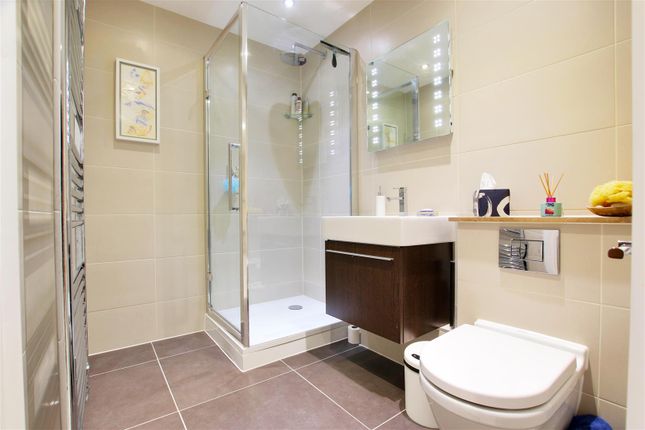 Flat for sale in South View, Slades Hill, Enfield