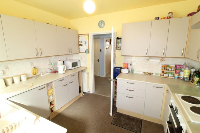 16, Hall Meadow Road, Glossop photo 4