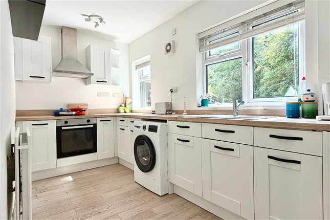 27, Wensor Avenue, Beeston, Nottingham photo 4