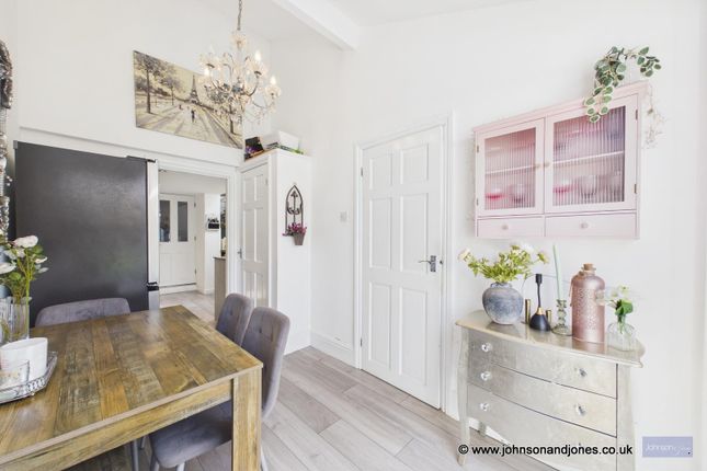 28, Grove Road, Chertsey photo 4