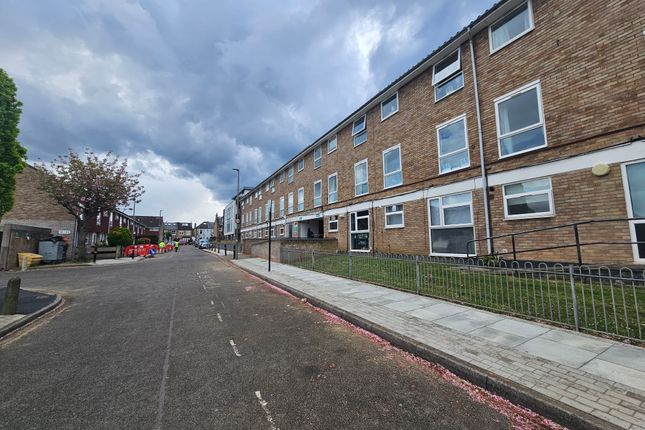 Thumbnail Duplex to rent in Hanford Close, London