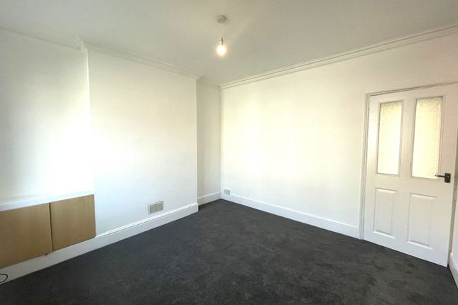 159, Aldermans Drive, Peterborough photo 2