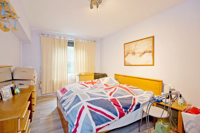 Flat for sale in Alban House, 5 Sumpter Close