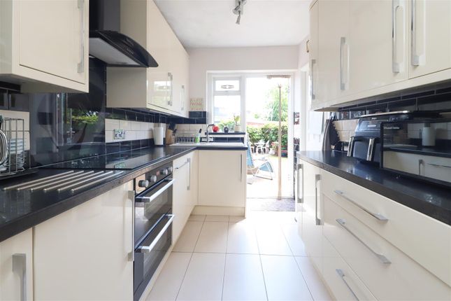 18, Long Lane, Hillingdon photo 3
