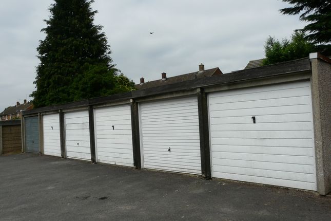 Parking/garage to rent in Maple Walk, Aldershot