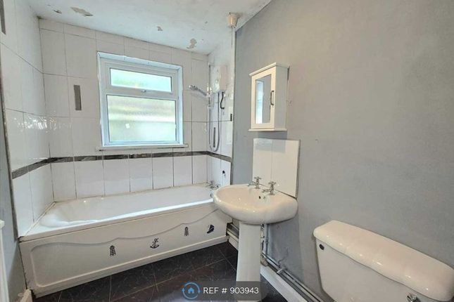 Penygraig Road, Tonypandy photo 3