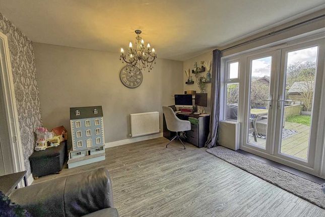 32, Skippers Way, Walton On The Naze photo 4