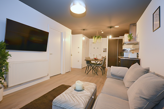10 Waterview Lane, Salford photo 4