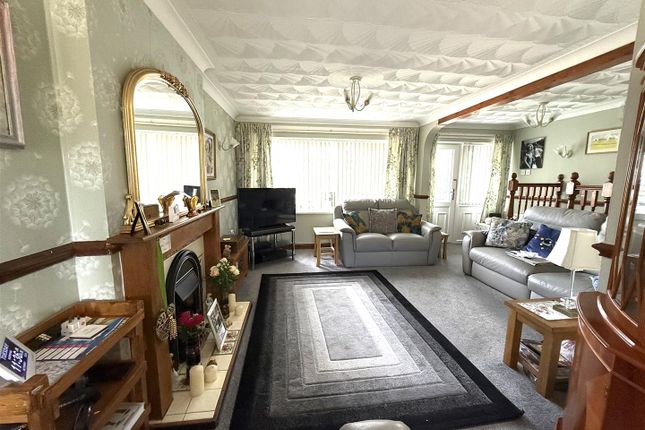 19, Bush Drive, Rugeley photo 4