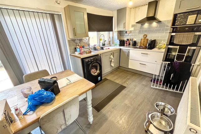 46, Highbrook, Corby photo 4