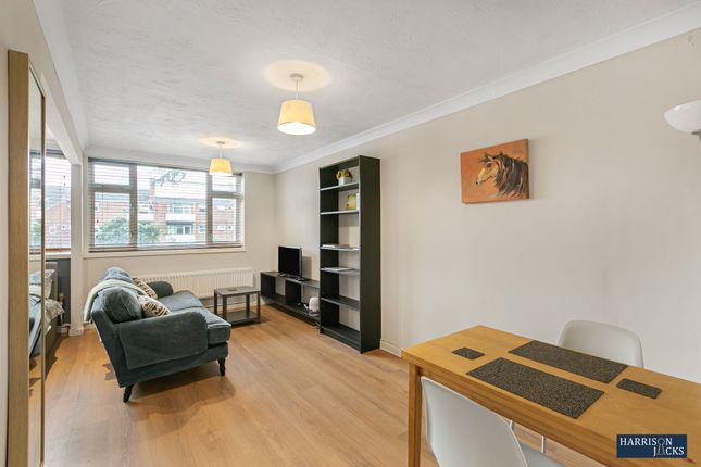 Flat 8, Tabard House, Kingston Upon Thames photo 5