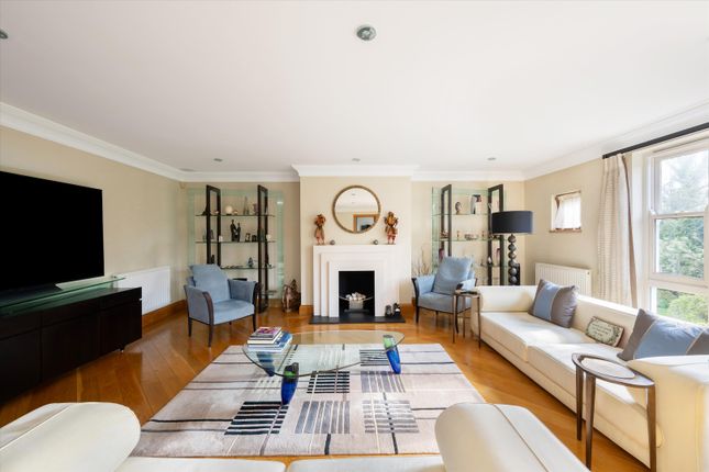 Thumbnail Flat for sale in Templewood Avenue, London