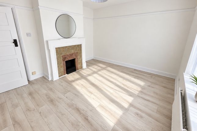 2C Cardiff Road, Luton, Bedfordshire photo 2