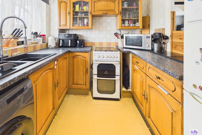 14, Emily Road, Walderslade photo 3