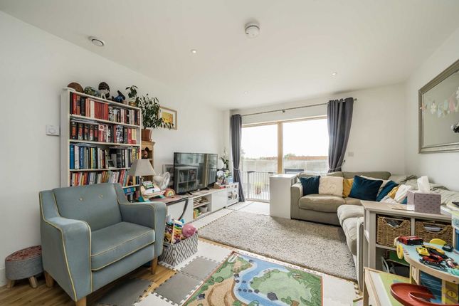 Thumbnail Flat for sale in Streatham High Road, London