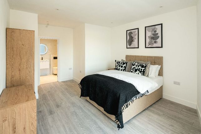 Flat 9, Alpine House 15a Cuckoo Hall Lane, London photo 5