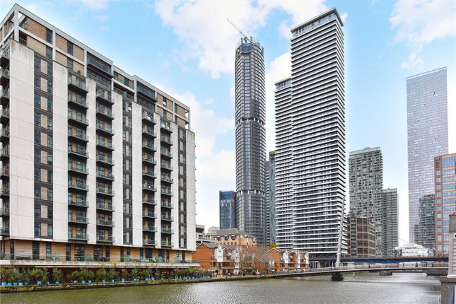 Flat for sale in Aspen, Canary Wharf, London