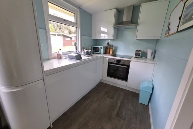 32, Summercliff Chalets, Swansea photo 3