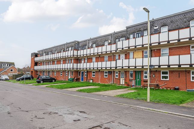 Flat for sale in Beales Close, Andover