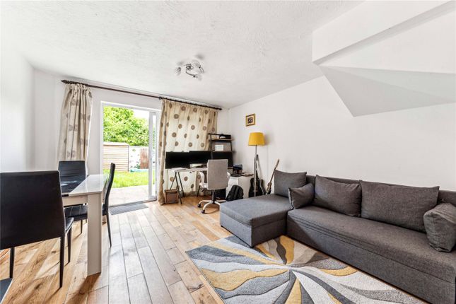 Terraced house to rent in Pennington Way, London