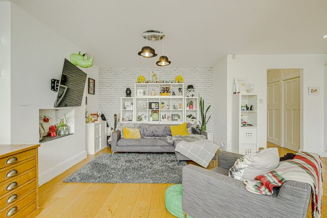34, Hamboro Gardens, Leigh-on-sea photo 4