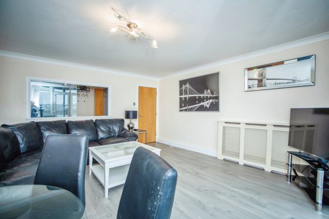 Flat for sale in Valetta Way, Rochester, Kent