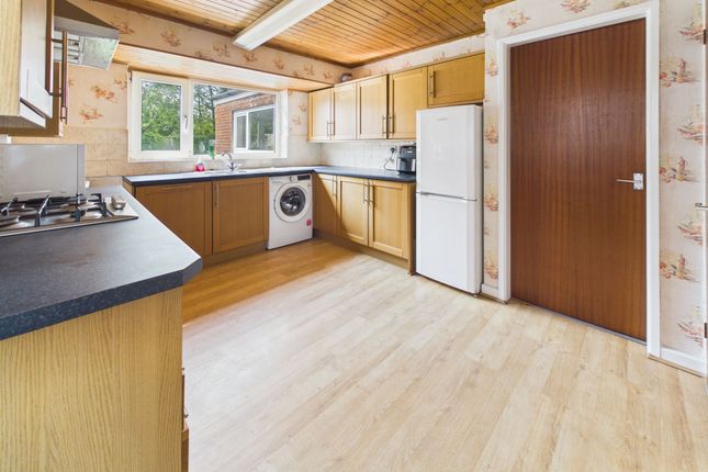 14 Lingards Drive, Manchester photo 3
