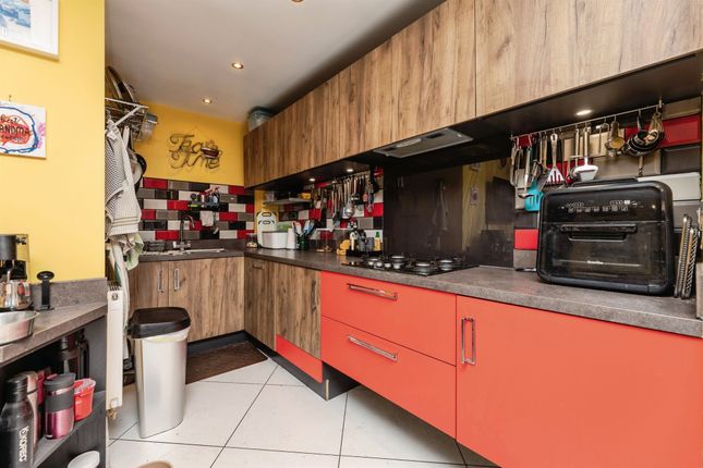 6, Gascoigne Close, Pontefract photo 2
