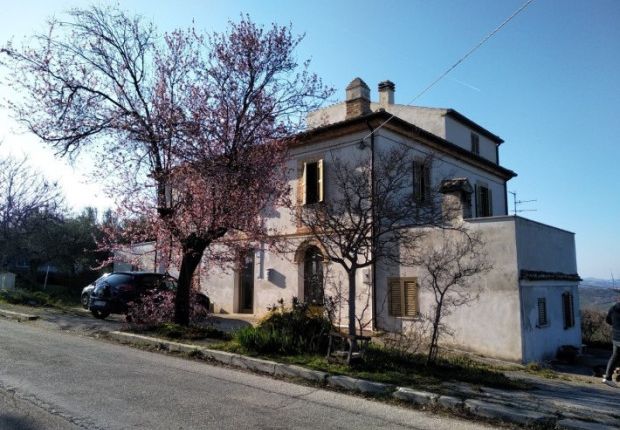 Thumbnail Detached house for sale in Abruzzo, Loreto Aprutino, Pescara, Pe65014