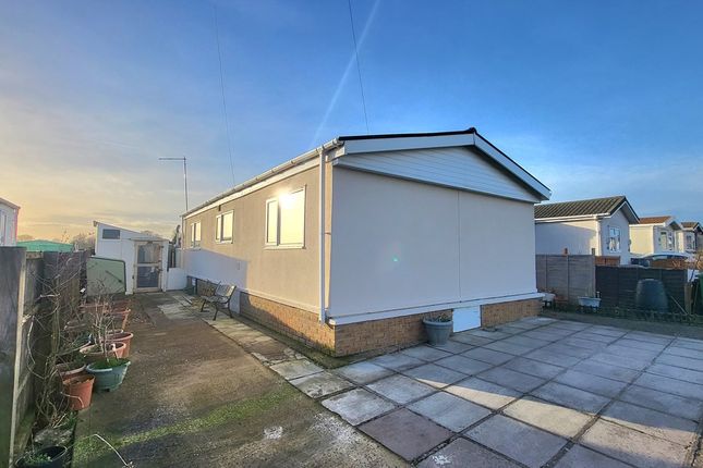 Thumbnail Mobile/park home for sale in Enfield Court, Eye, Peterborough