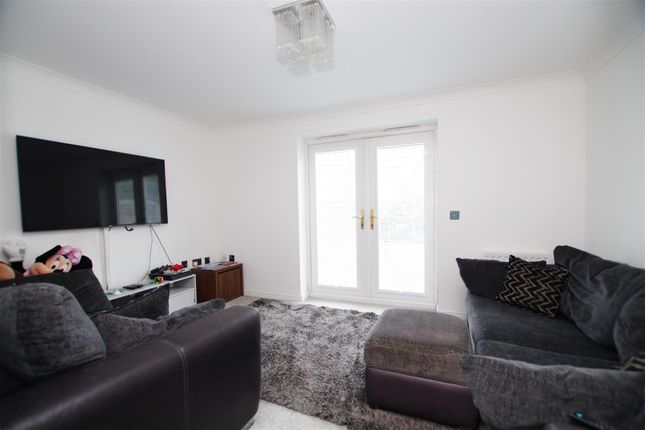 31, Queen Elizabeth Drive, Swindon photo 4