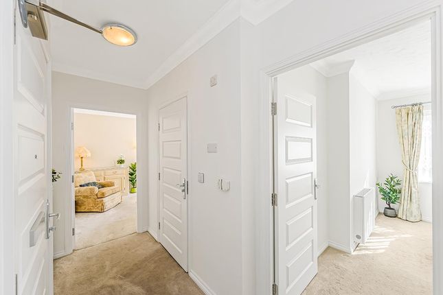 King Henry Lodge, Flat 5, 51 Hall Lane, London photo 2