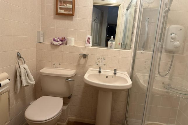 Flat 36, Fairbanks Lodge, Furzehill Road, Borehamwood photo 4
