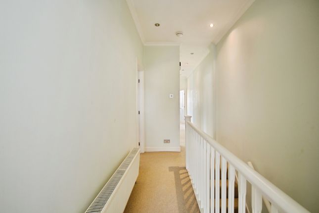 31a, Arcadian Gardens, London photo 2