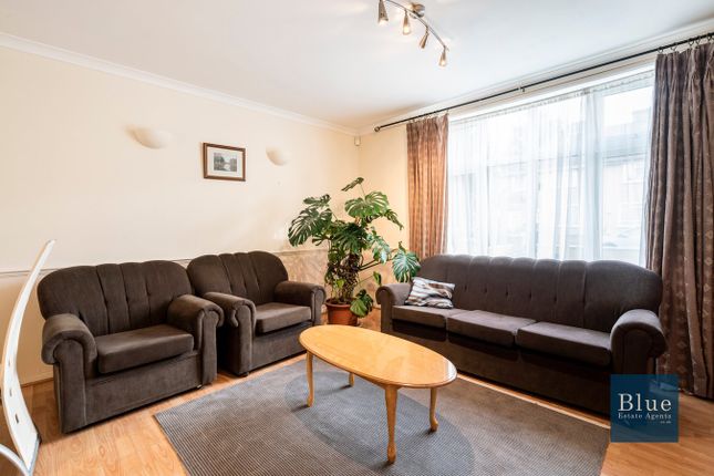 2, Cedar Road, Hounslow photo 3