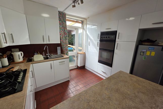 73, Aylesbury Road, Aylesbury photo 3