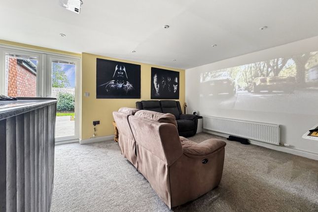 14, Lansdowne Close, Carlisle photo 4